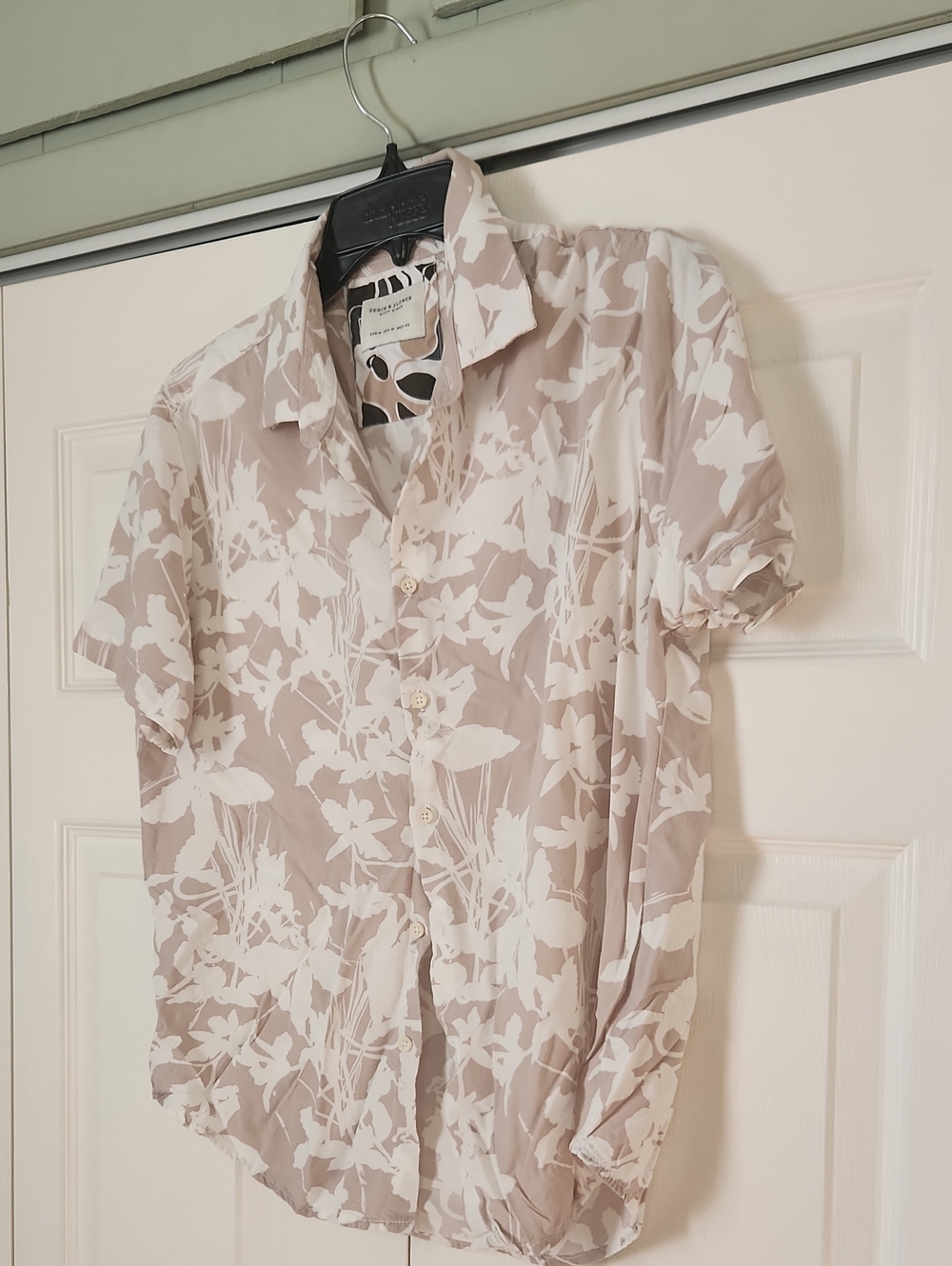 Denim & Flower Beige and White Floral Short-Sleeve Button-Up - Very Soft